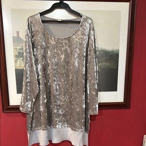 Coldwater Creek silver/ grey shimmery Tunic size 1x